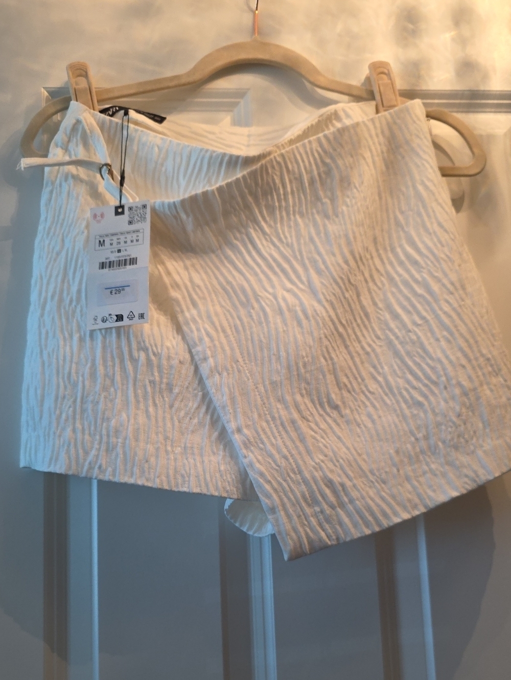 Zara White Textured Mini Skort - Picture 7 of 7